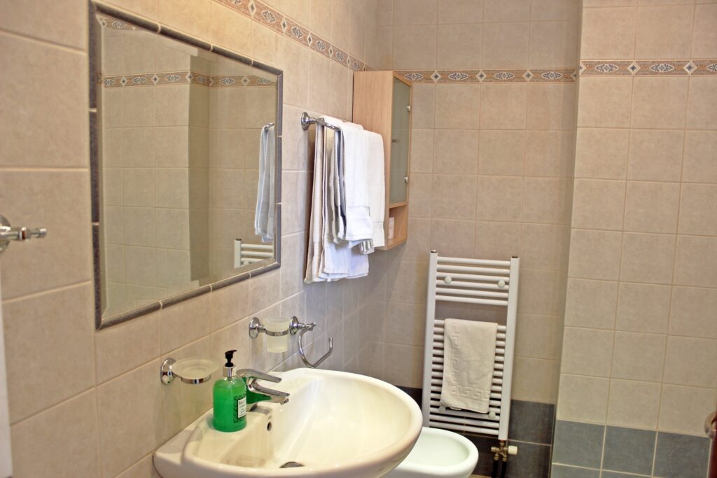 En Suite Bathroom 2 Seven Islands Villa Kefalonia